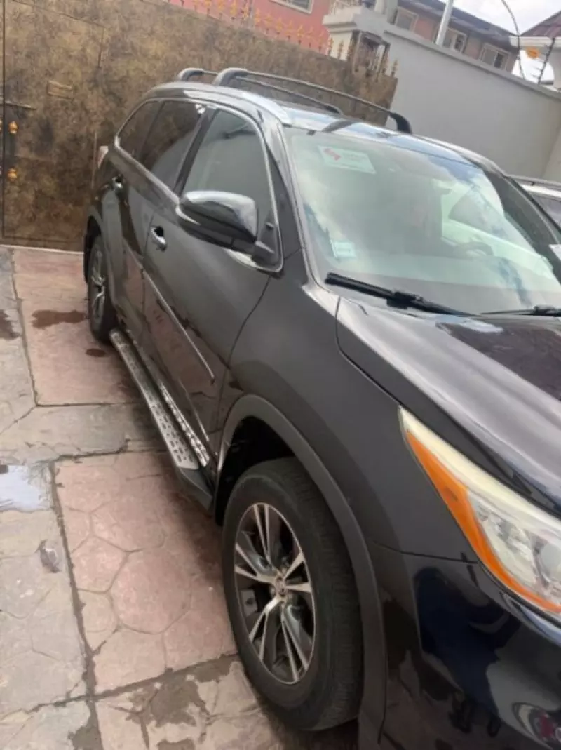 Toyota Highlander   - 2016