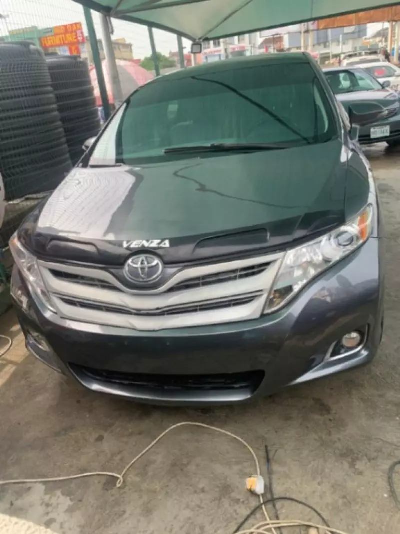 TOYOTA Venza   - 2011