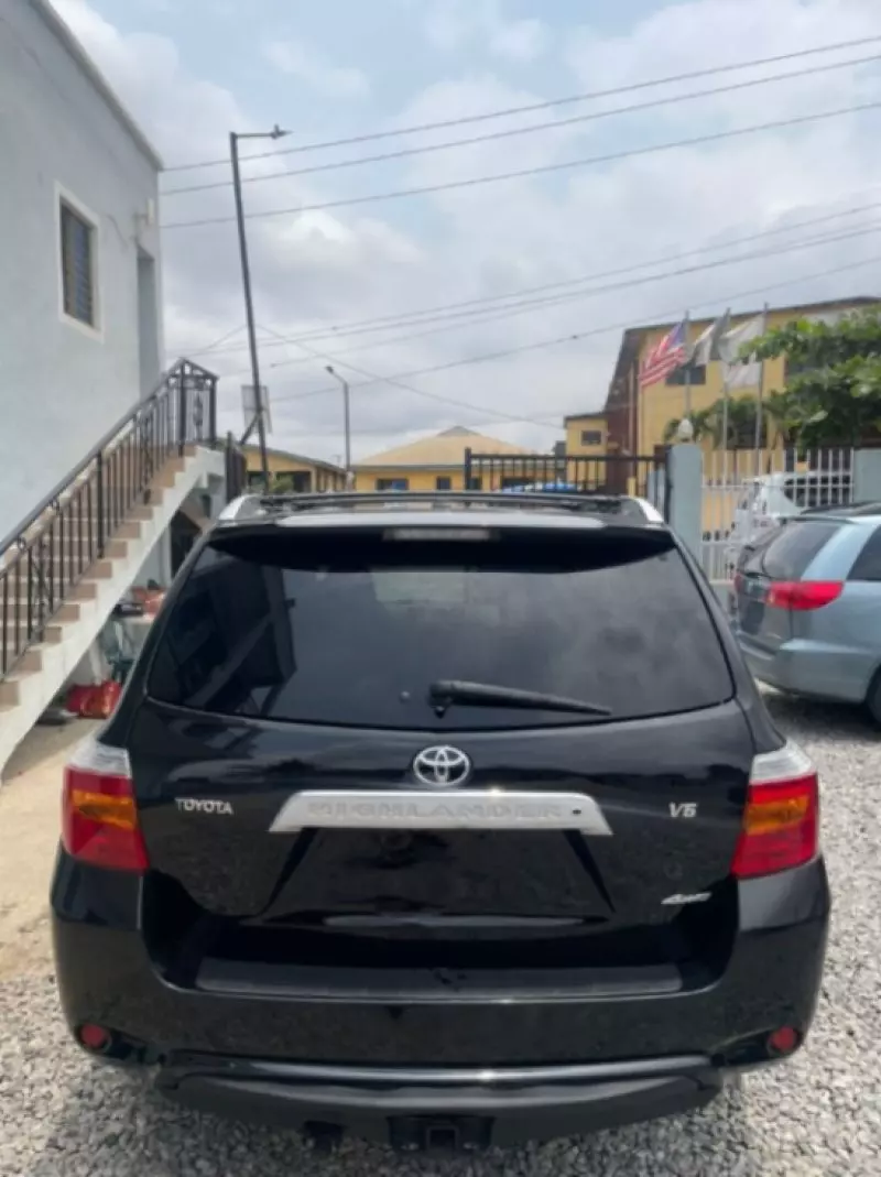 Toyota Highlander   - 2010