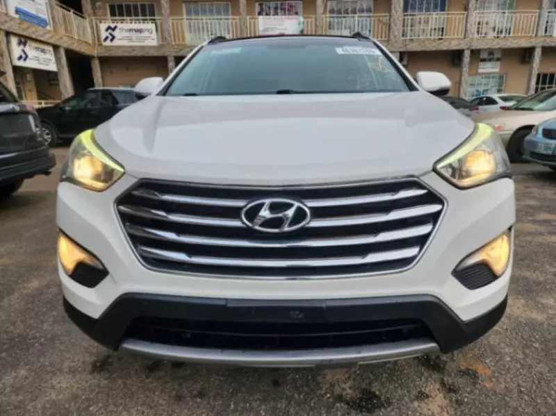 Hyundai Santa Fe   - 2013