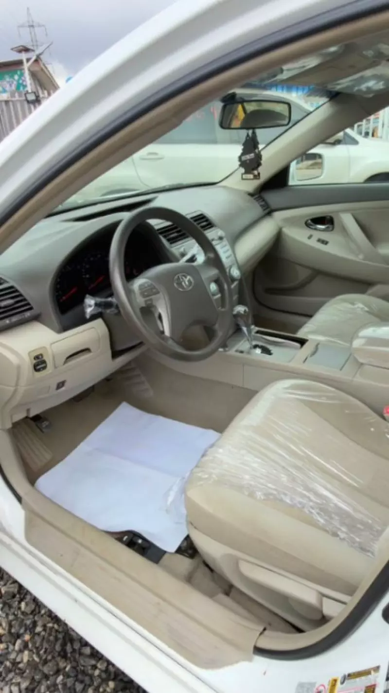 TOYOTA Camry - 2010