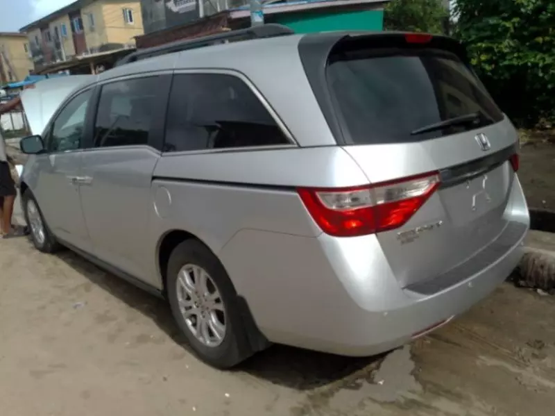 Honda Odyssey hybrid   - 2012