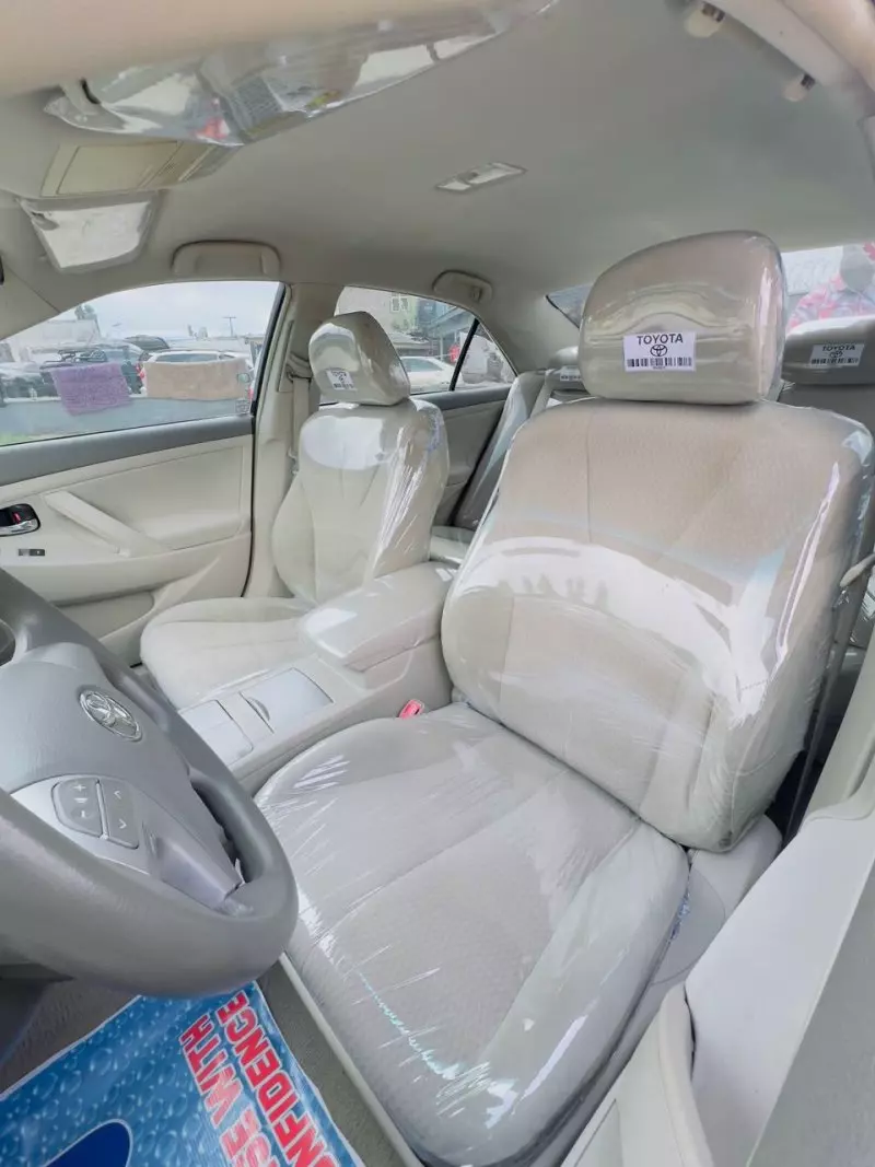 Toyota Camry   - 2010