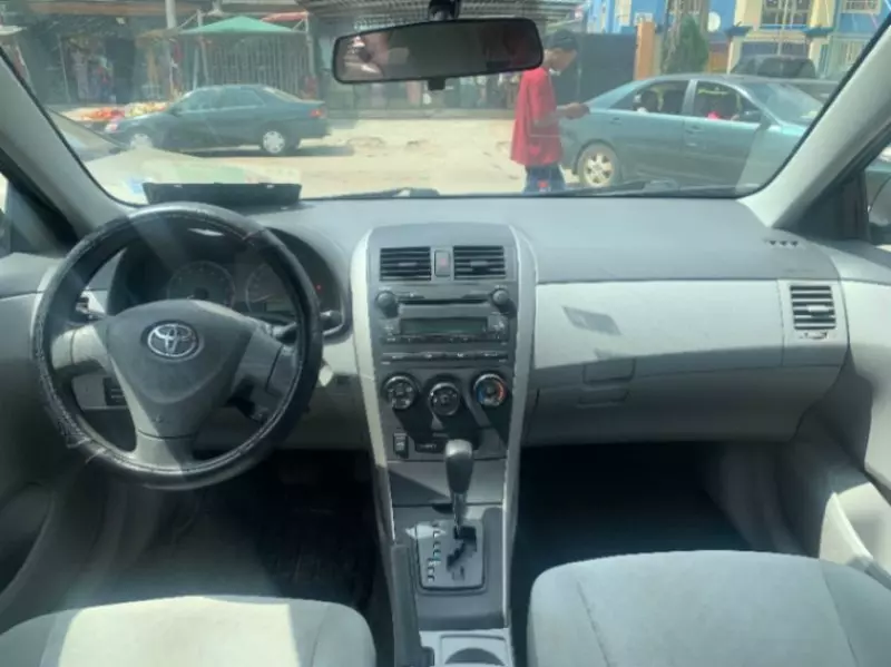 Toyota Corolla   - 2009