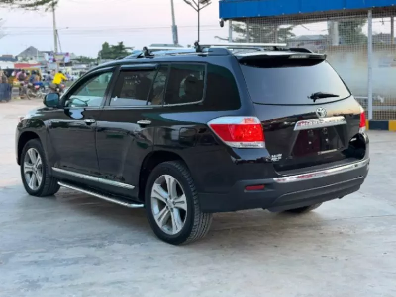Toyota Highlander   - 2013