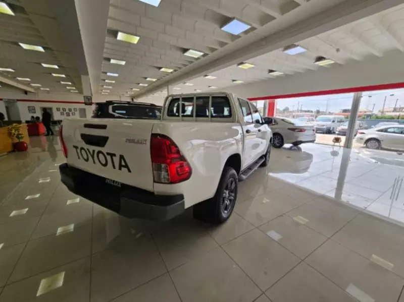 Toyota Hilux   - 2025