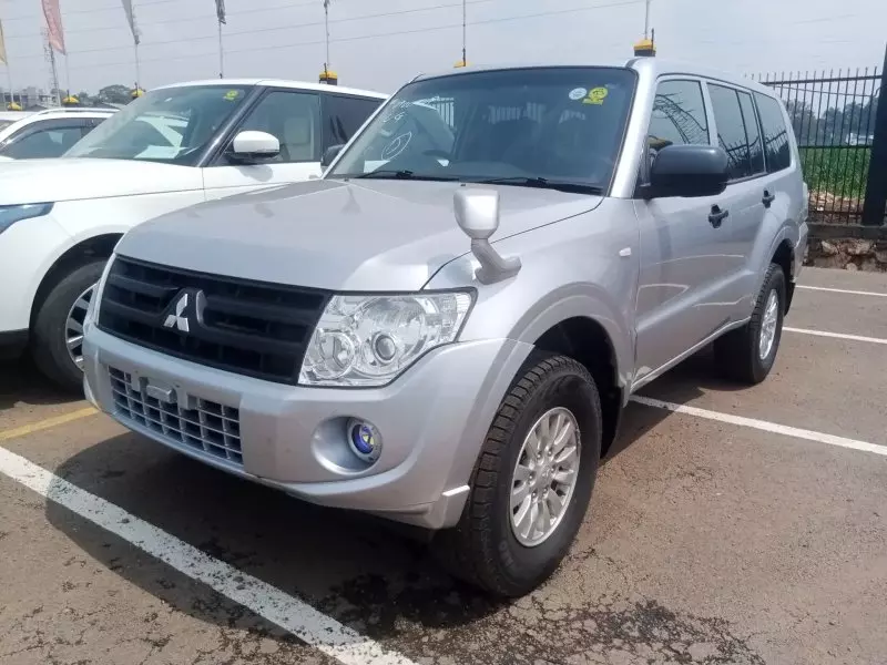 Mitsubishi Pajero   - 2012
