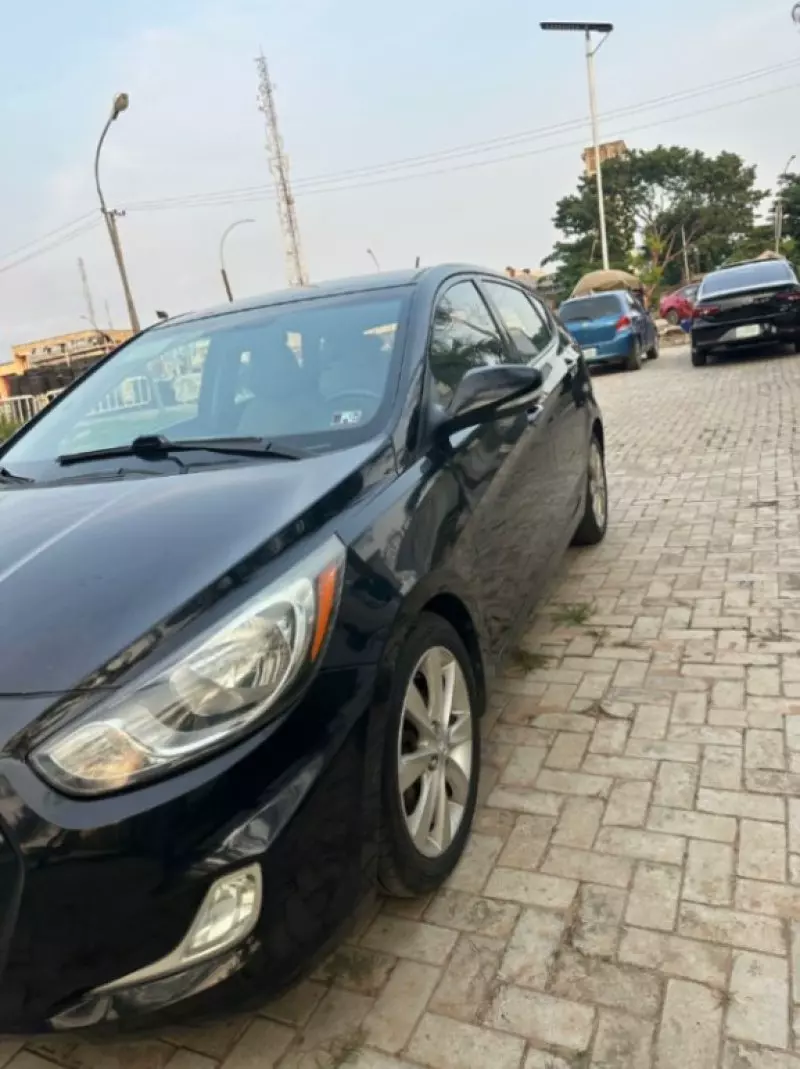 Hyundai Accent   - 2013