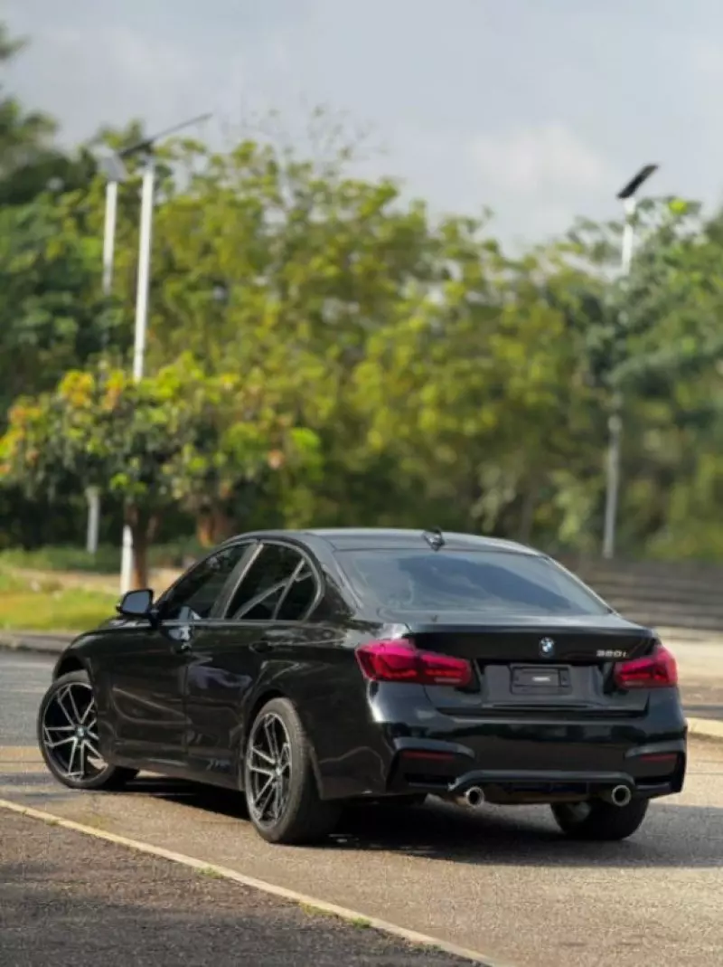 BMW 320i   - 2015