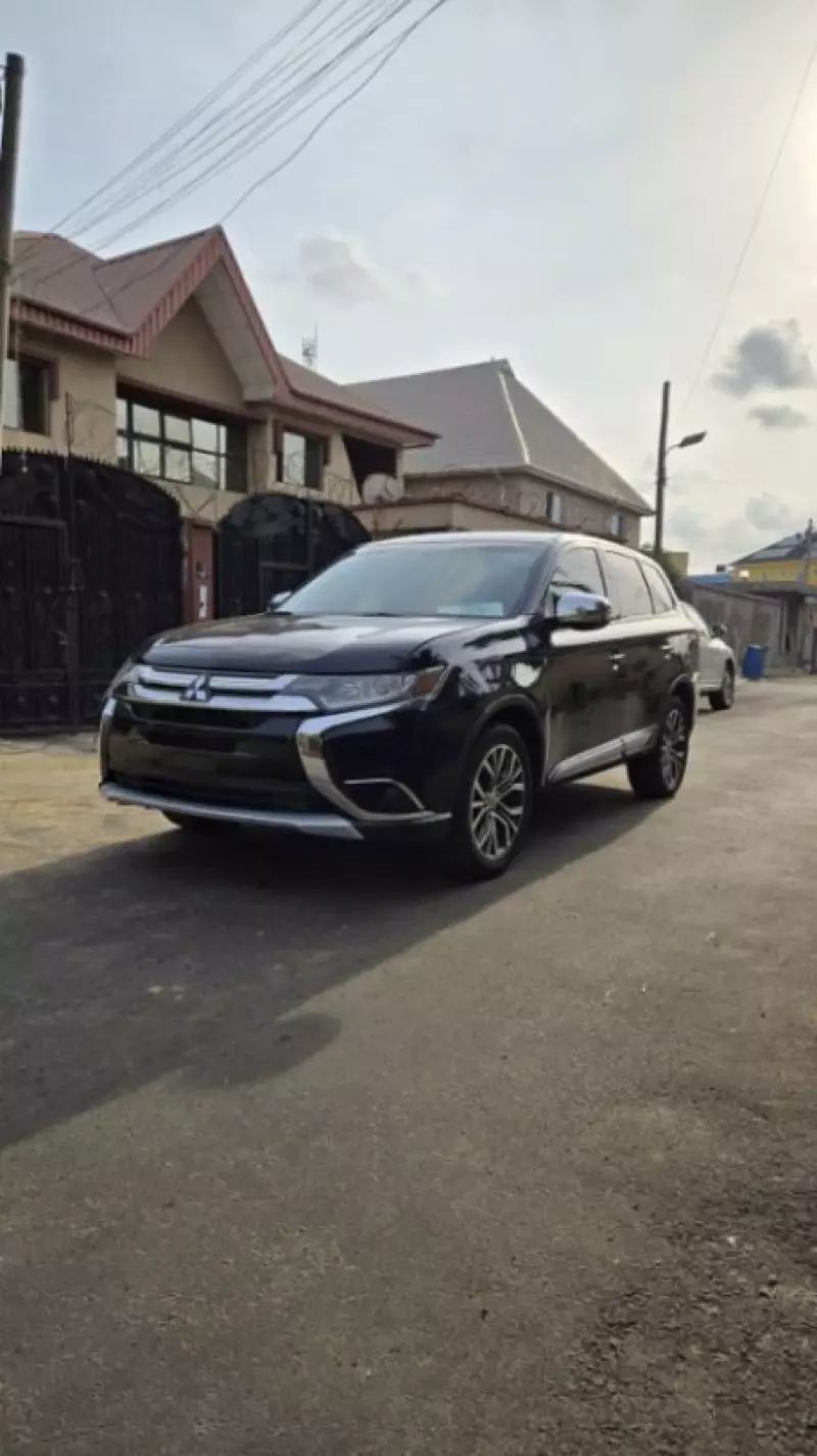 Mitsubishi Outlander   - 2016