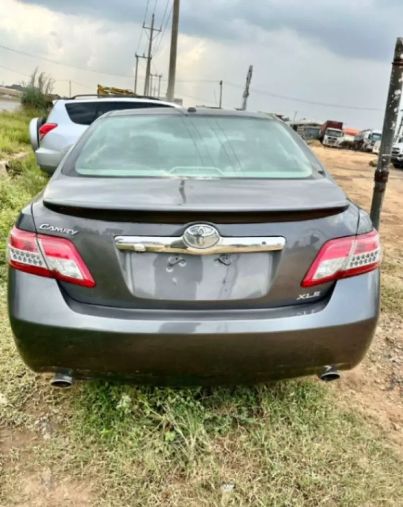 Toyota Camry   - 2011