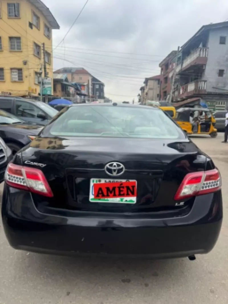 TOYOTA Camry   - 2010