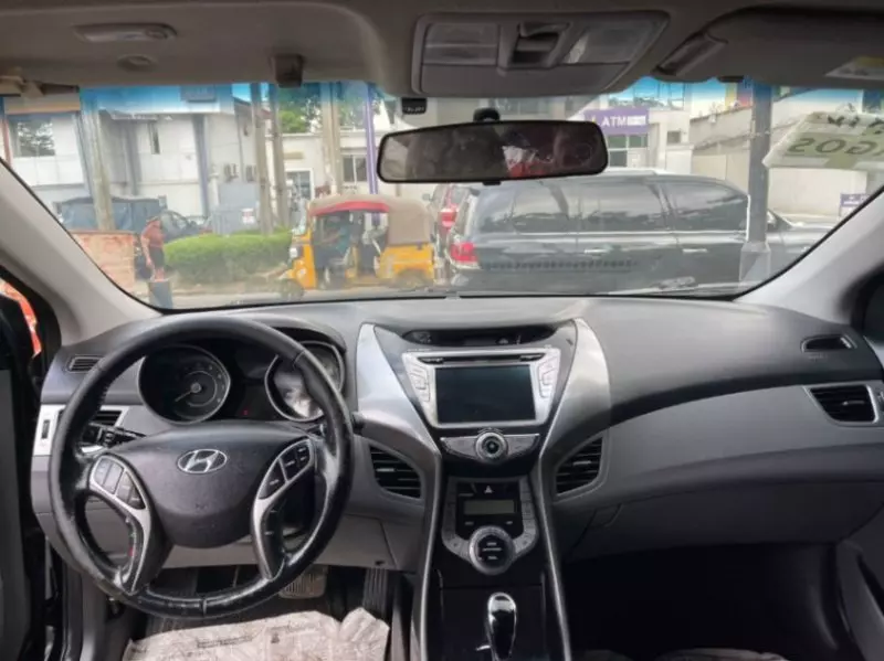 Hyundai Elantra   - 2013