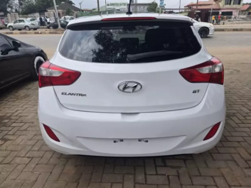 Hyundai Elantra   - 2016