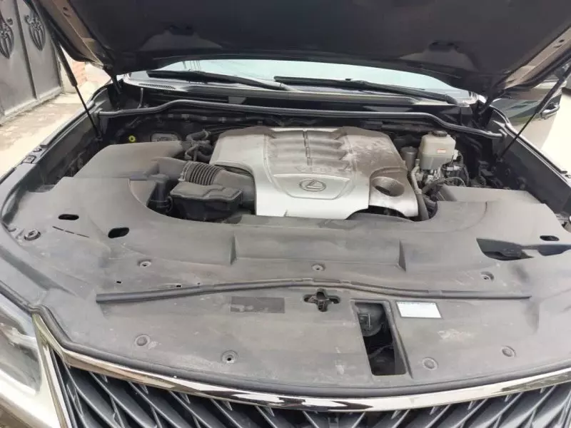 Lexus LX 570   - 1990