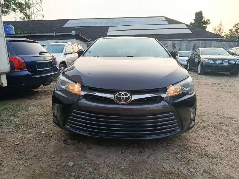 Toyota camry   - 2016