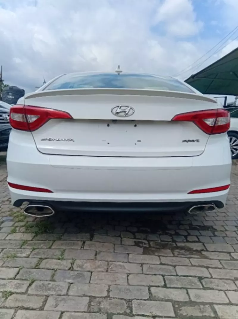 Hyundai Sonata   - 2015