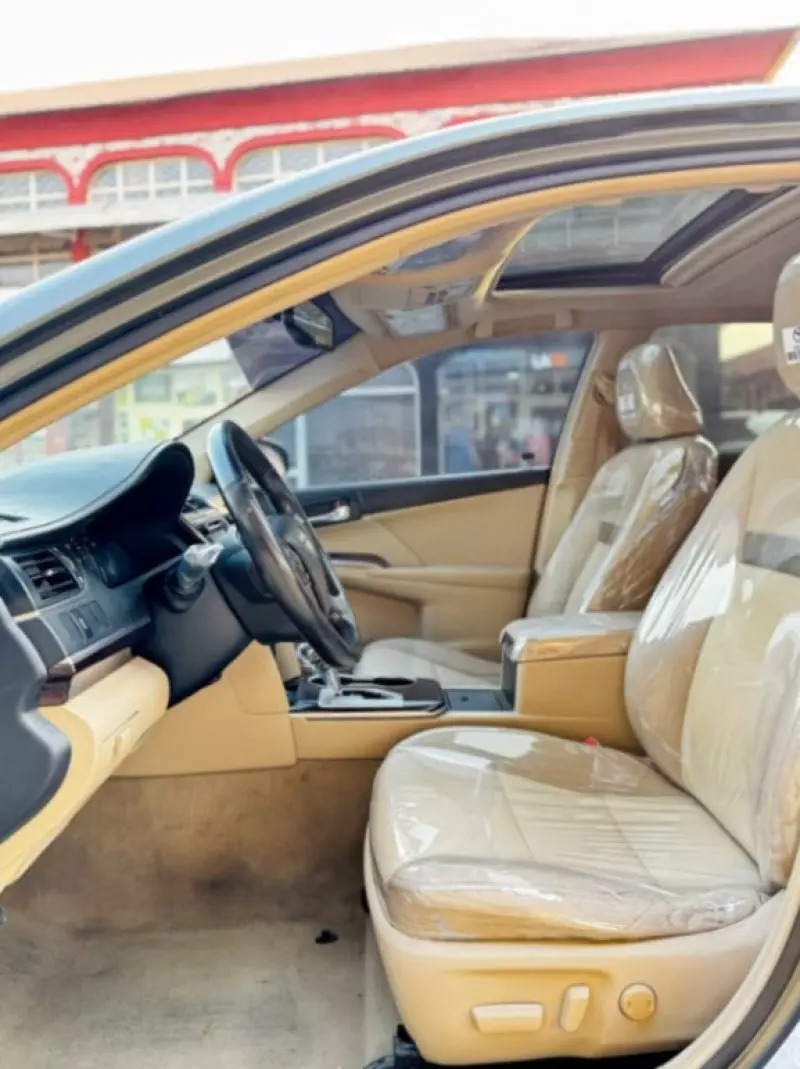 Toyota Camry   - 2012