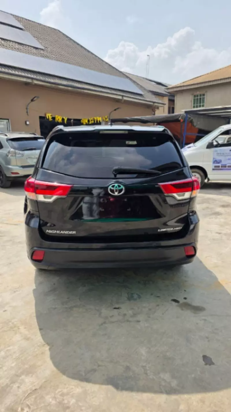 Toyota Highlander   - 2015