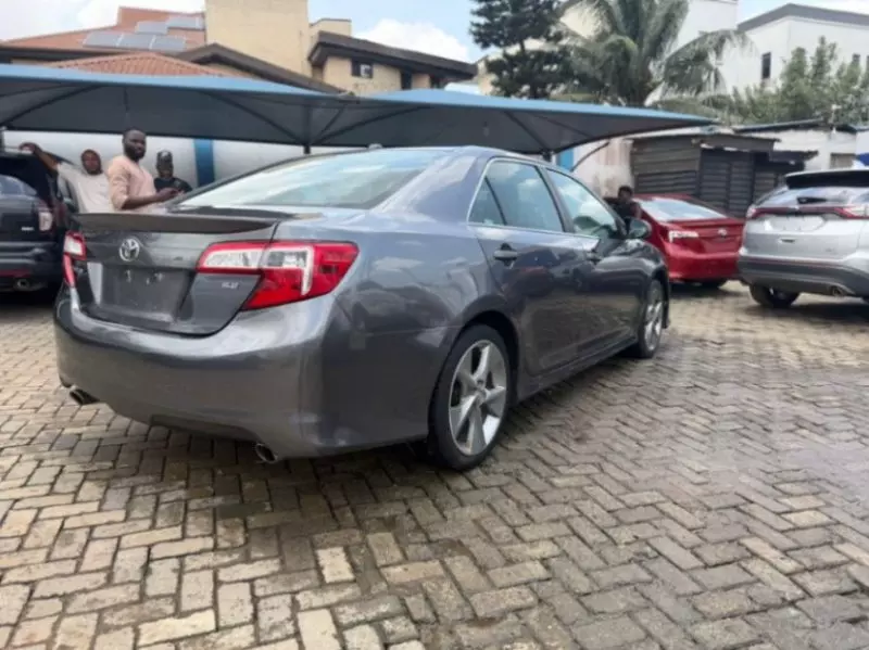 Toyota Camry - 2013