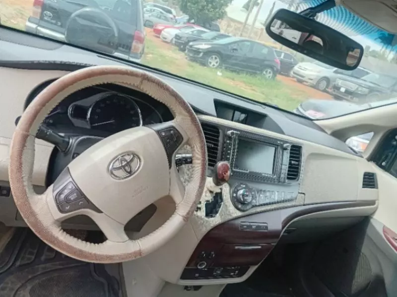 Toyota Sienna   - 2012