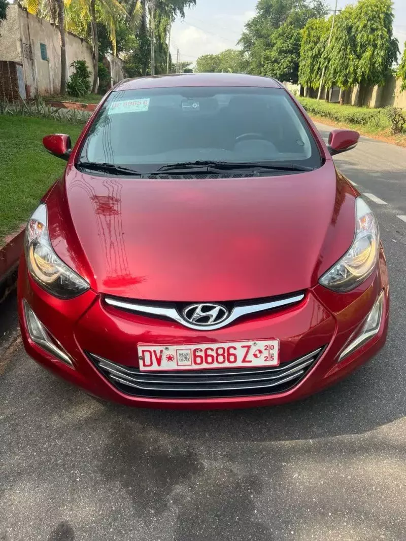 Hyundai Elantra   - 2013