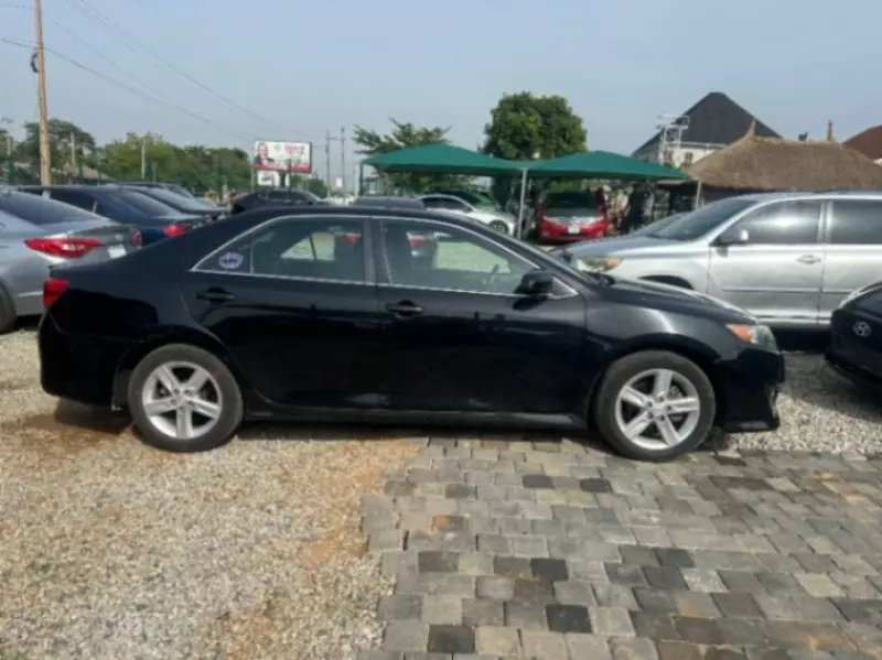 Toyota Camry   - 2012