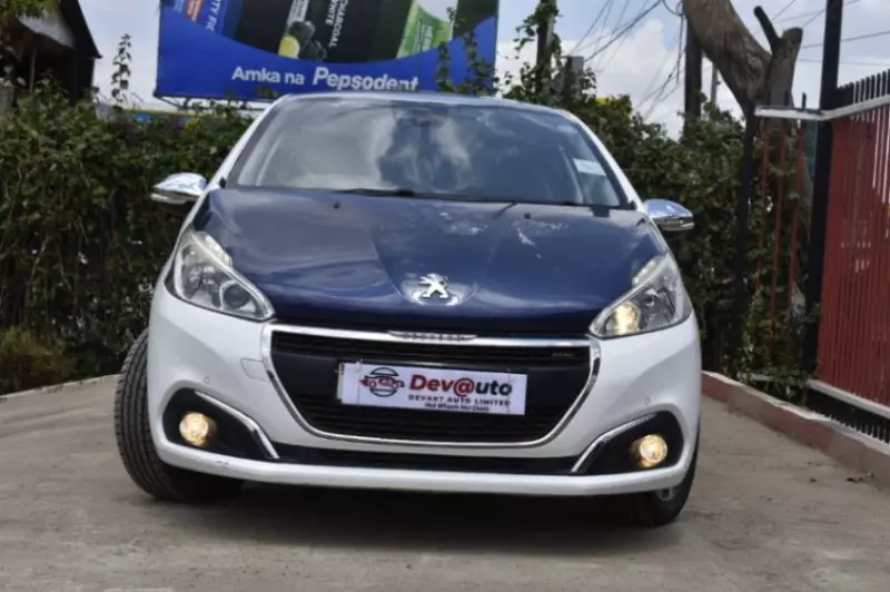 Peugeot 208   - 2017