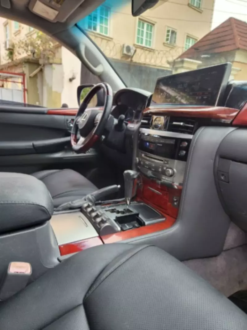 Lexus LX 570   - 2013