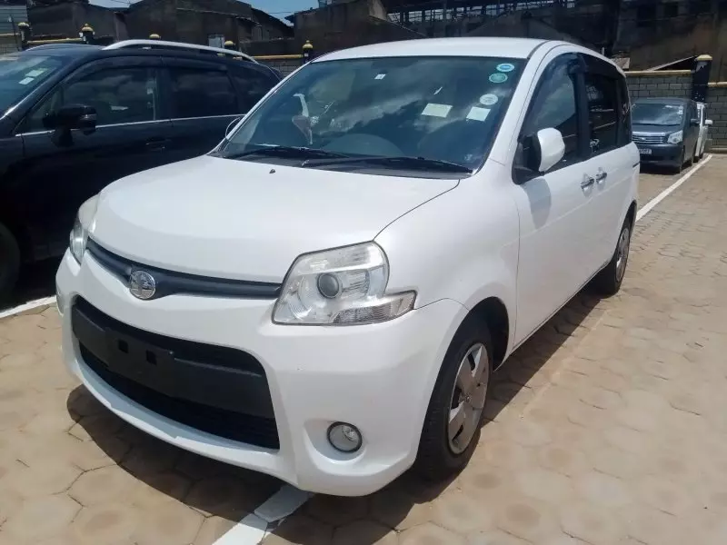 Toyota Sienta   - 2012