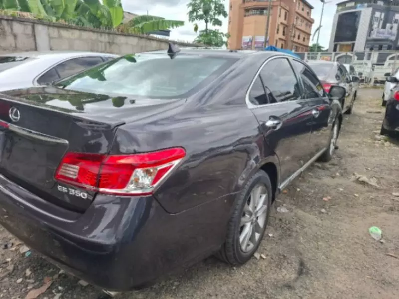 Lexus ES 250   - 2011