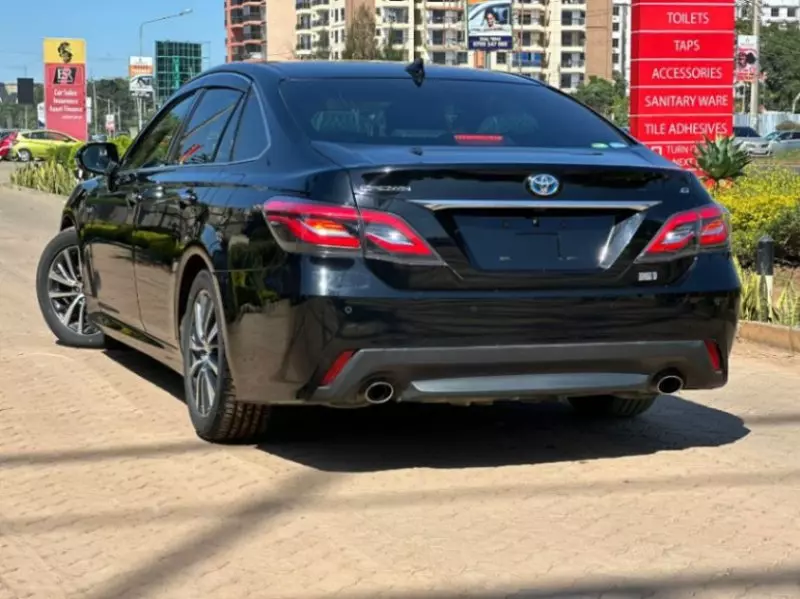 Toyota Crown   - 2019