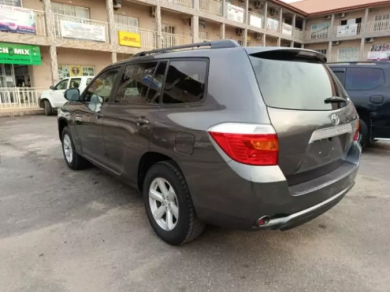 Toyota Highlander   - 2010