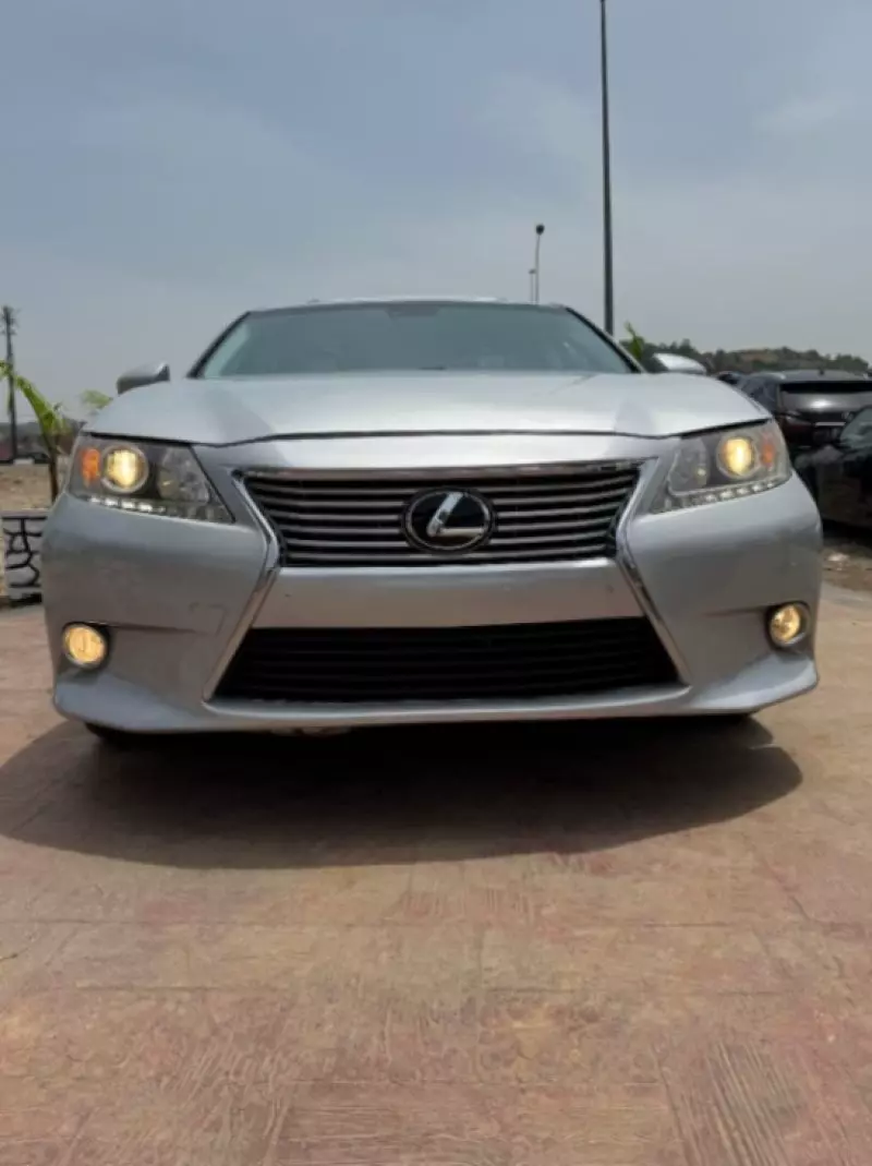 Lexus ES   - 2014