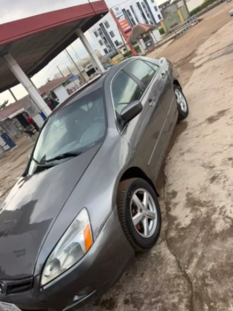 Honda Accord - 2006