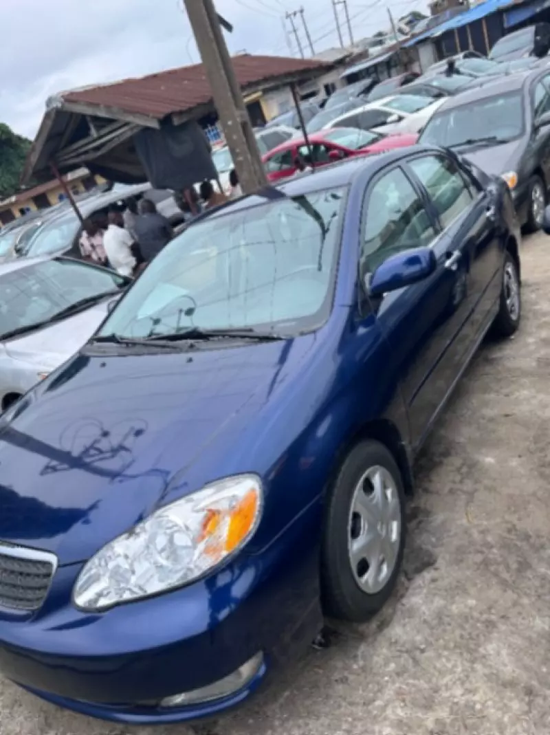 Toyota Corolla   - 2005