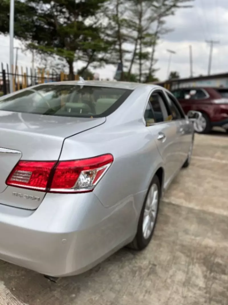 Lexus ES   - 2012