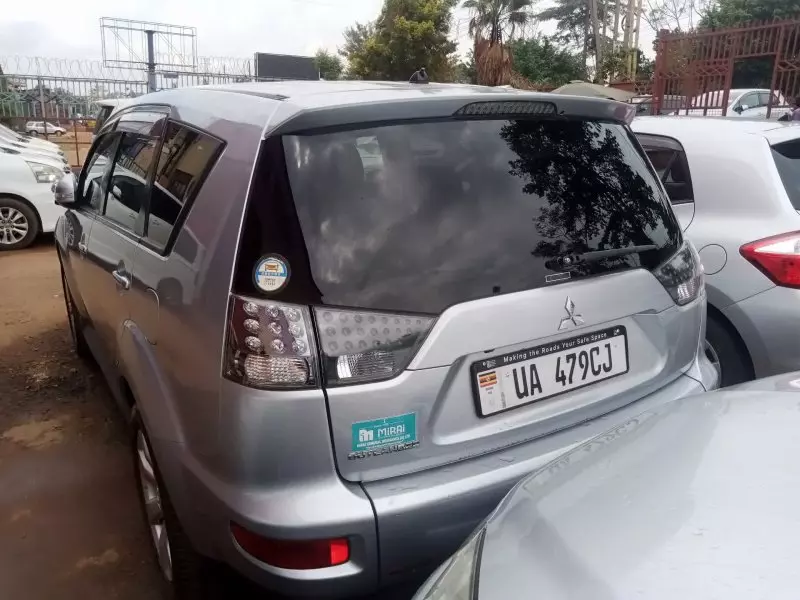 Mitsubishi OUTLANDER   - 2010
