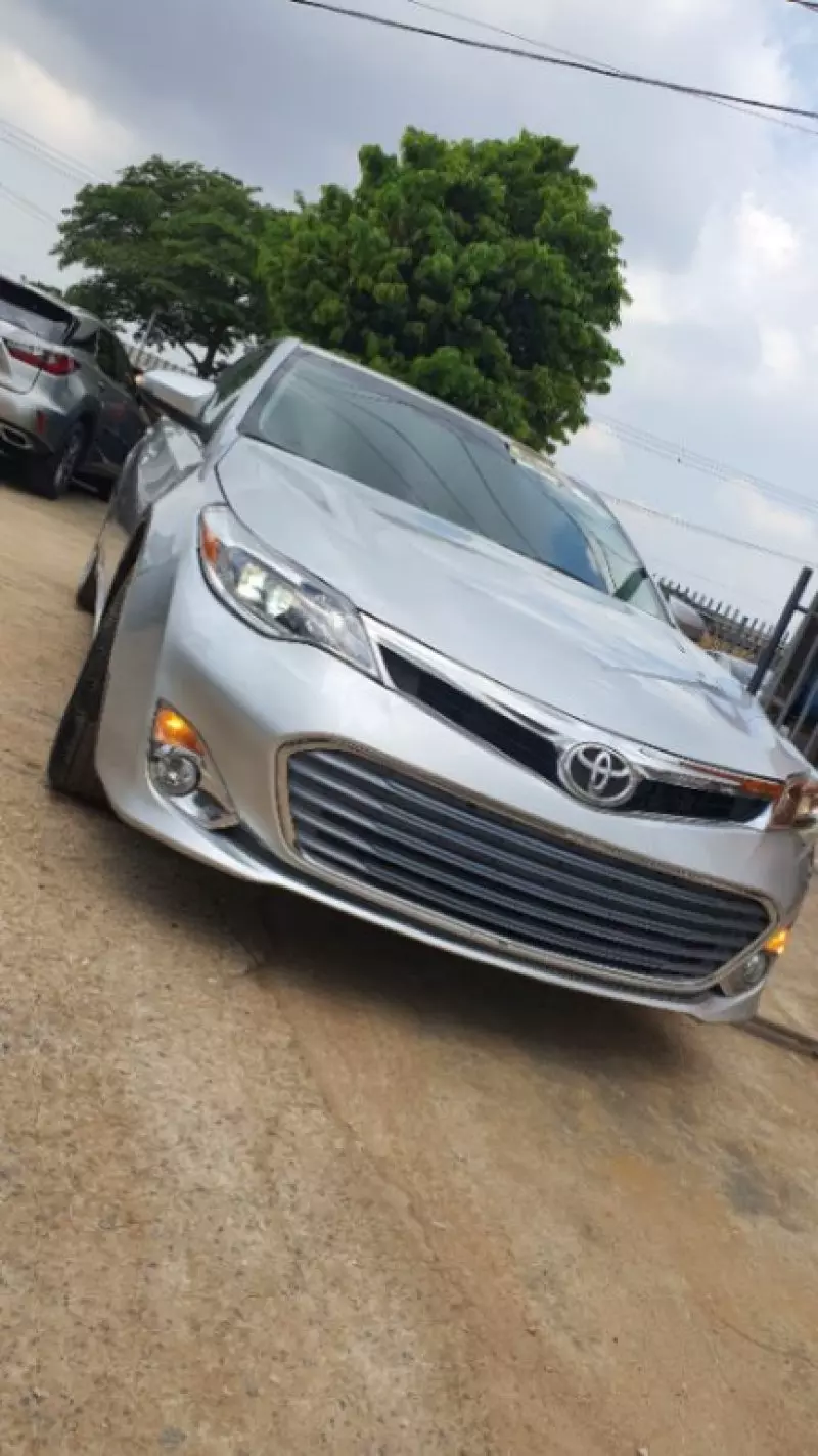 Toyota Avalon   - 2013