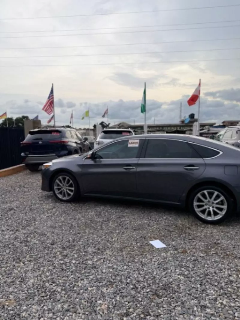 Toyota Avalon   - 2014