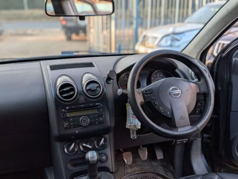 Nissan Qashqai   - 2010