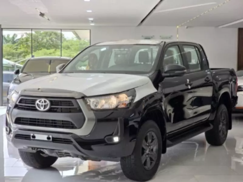 Toyota Hilux   - 2025
