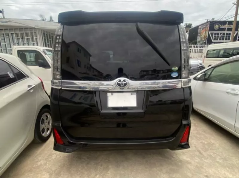 TOYOTA Voxy    - 2016