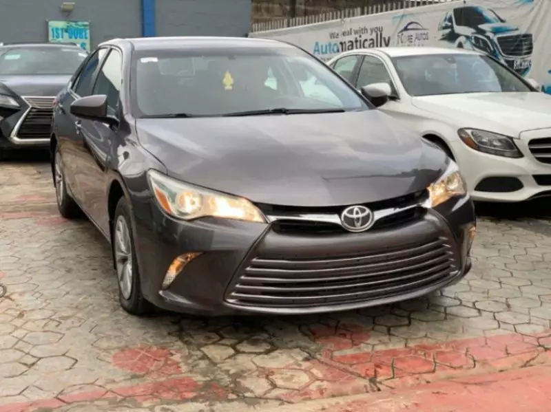 Toyota Camry - 2017