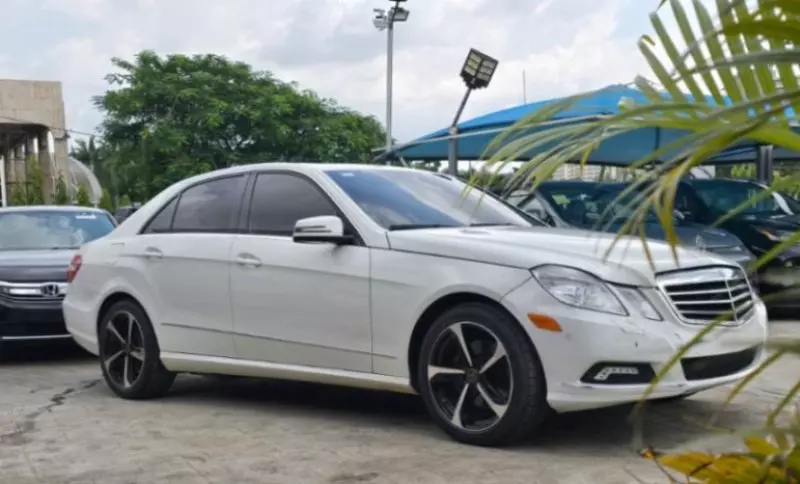 Mercedes-Benz E350   - 2010