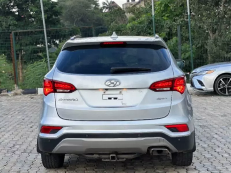 Hyundai Santa FE   - 2017