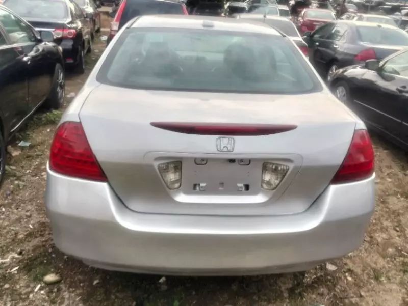 Honda Accord - 2006