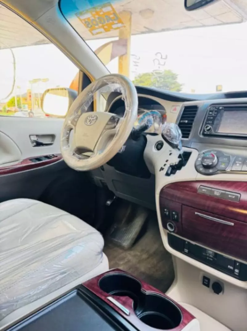 TOYOTA Sienna   - 2014