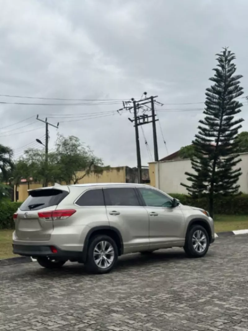 Toyota Highlander - 2015