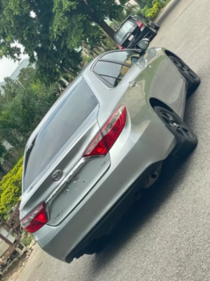 TOYOTA Camry - 2016
